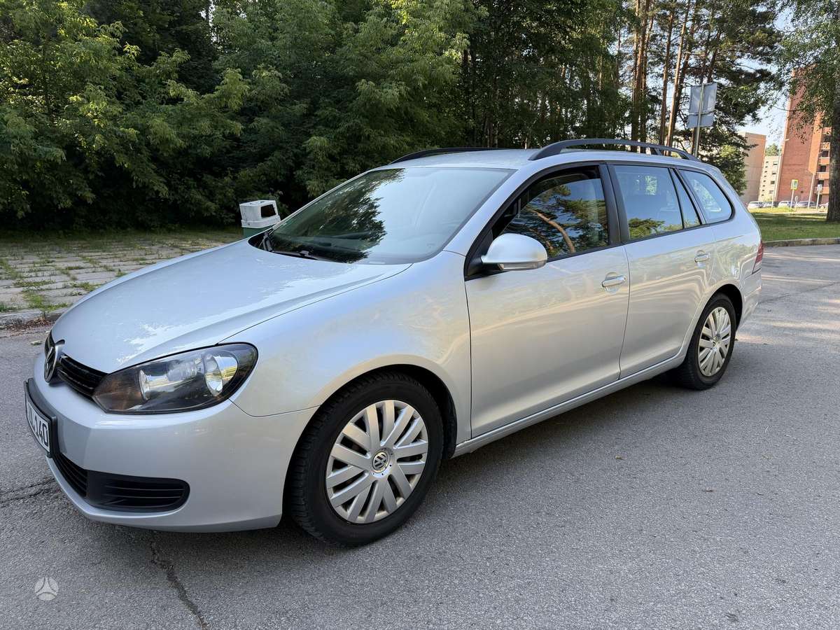 Volkswagen Golf 2011 — rear view