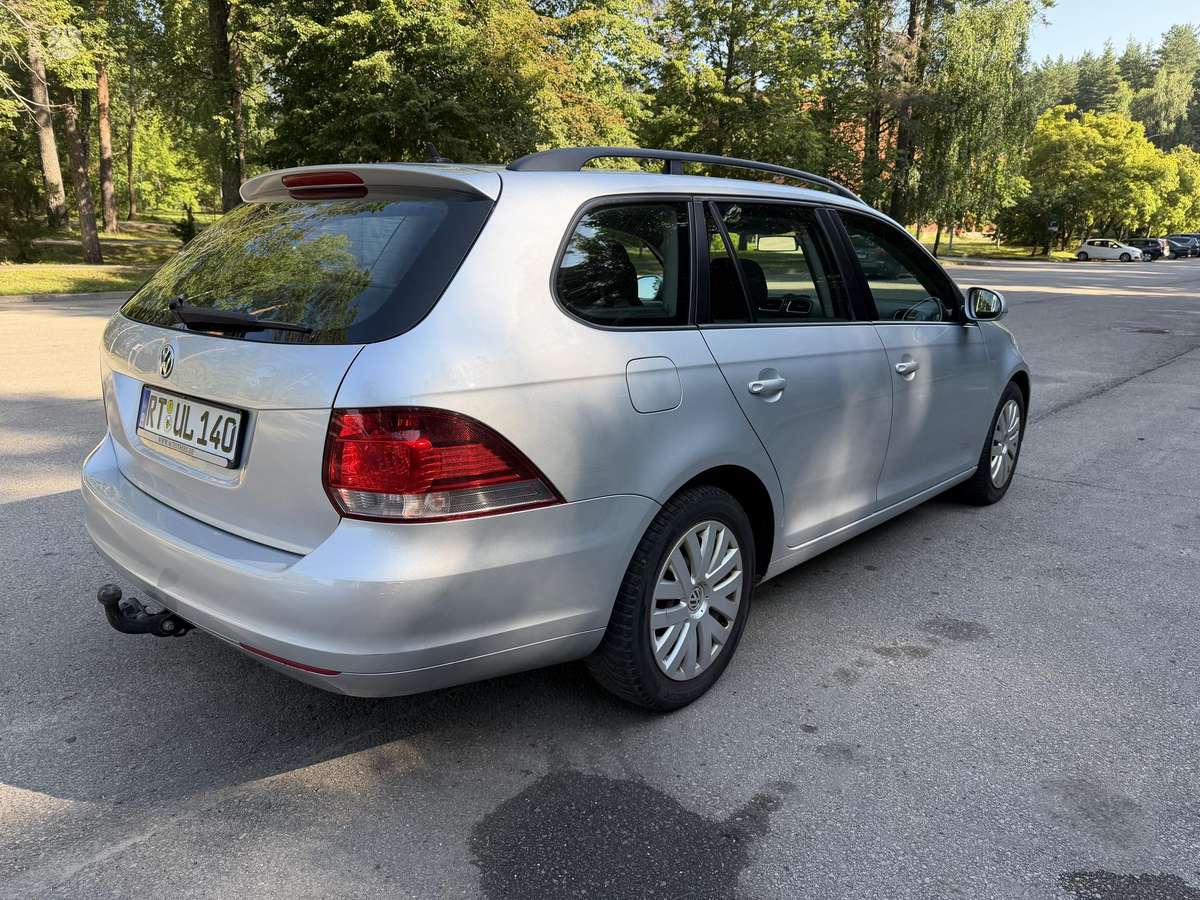 Volkswagen Golf 2011 — engine 1598 cm³, 105 HP (77kW)