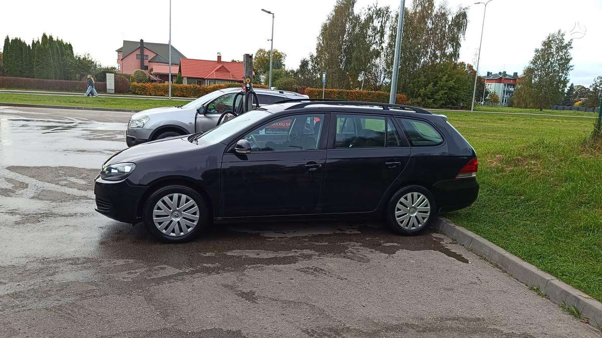 Volkswagen Golf 2012 — rear view