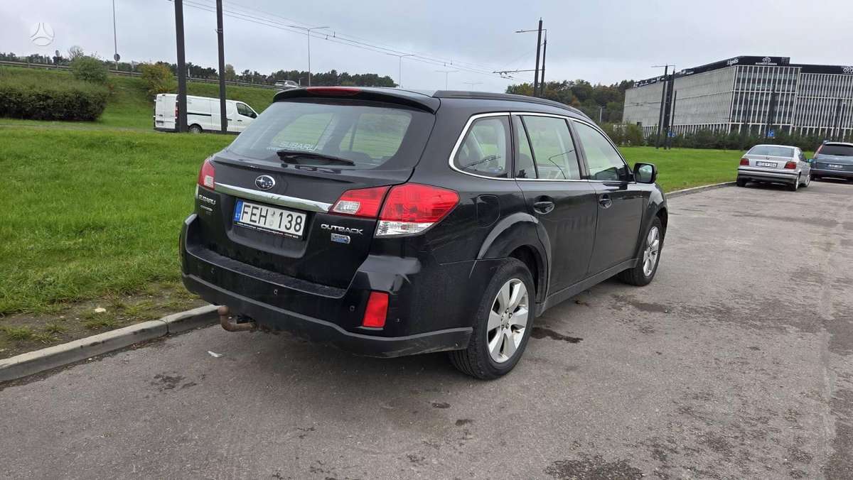 Subaru Outback 2010 — engine 1998 cm³, 150 HP (110kW)
