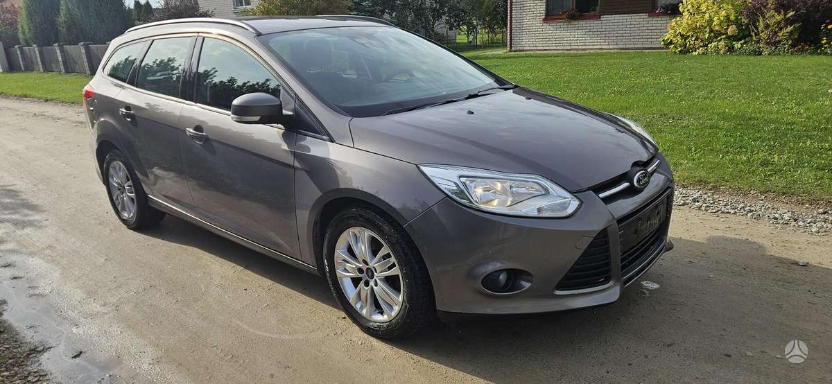 Ford Focus 2012 — салон