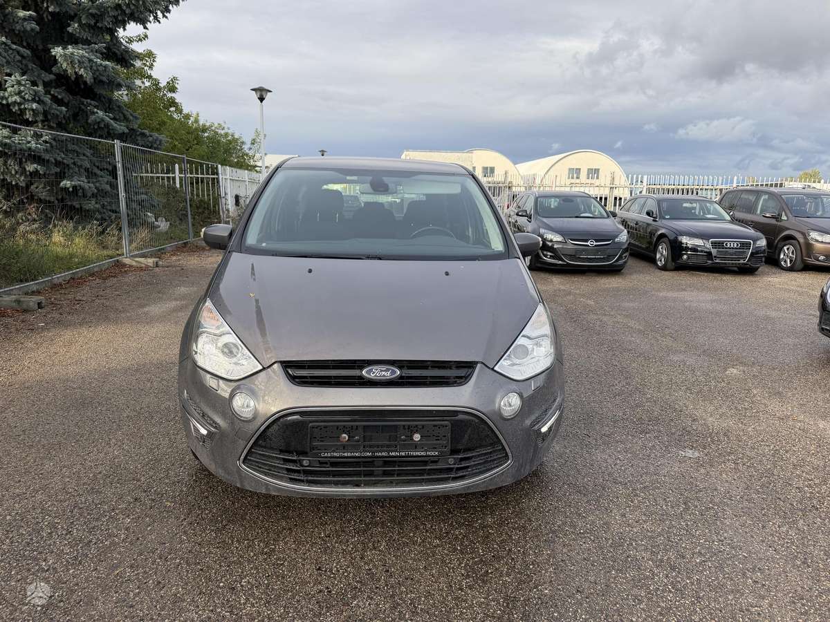 Ford S-MAX 2012 — вигляд ззаду