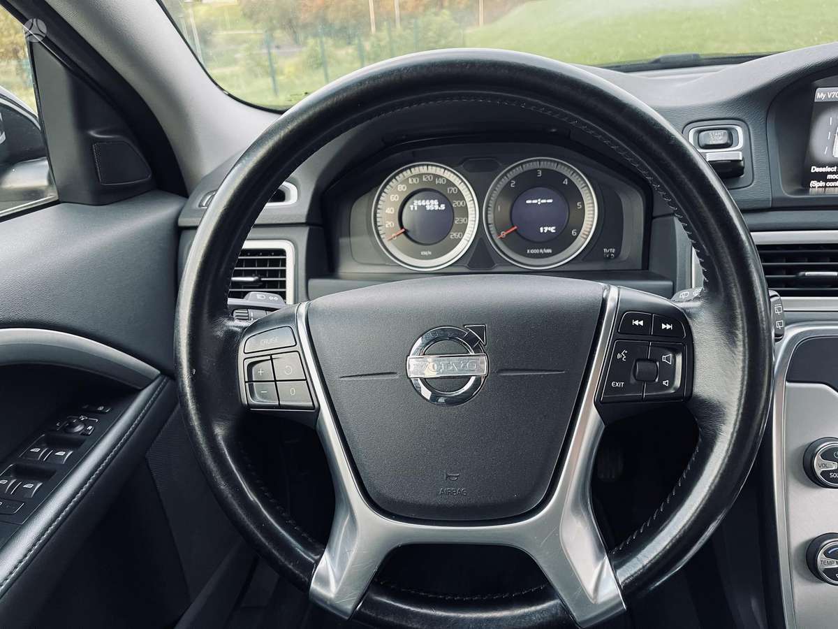 Volvo V70 2012 — photo 10