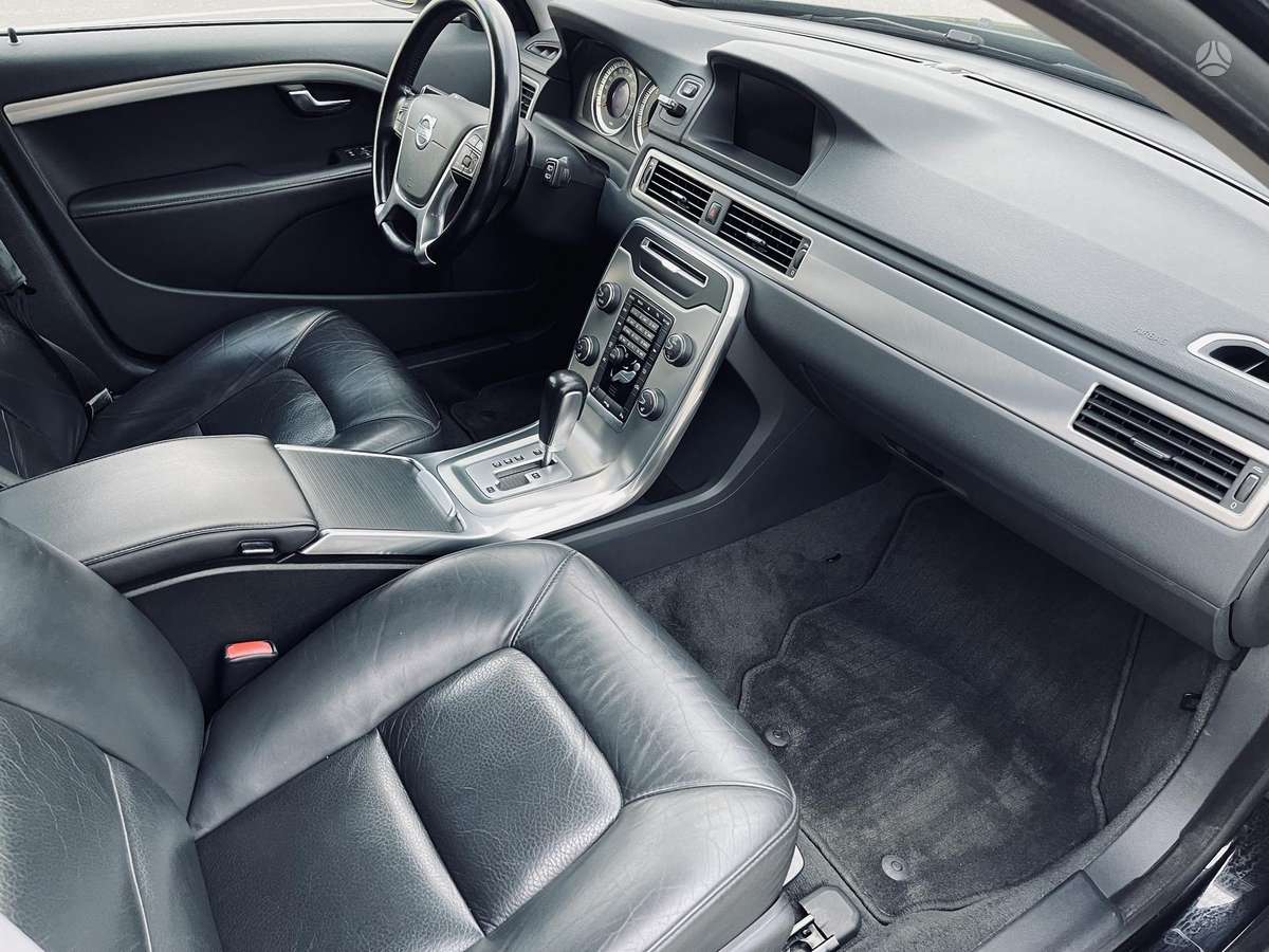 Volvo V70 2012 — photo 13