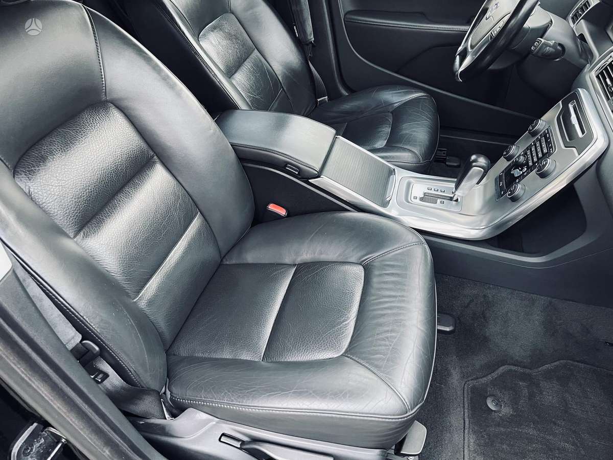 Volvo V70 2012 — photo 14
