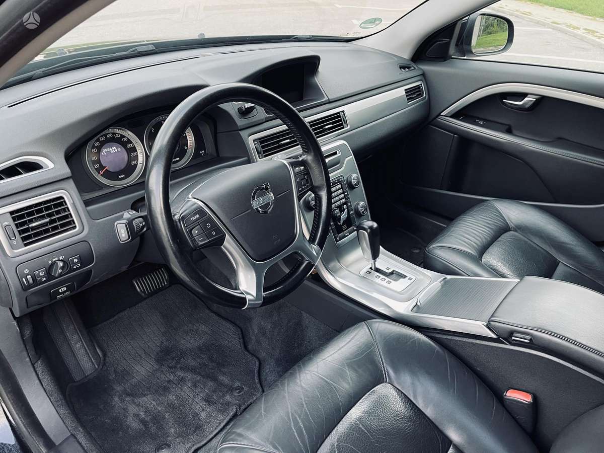 Volvo V70 2012 — photo 17