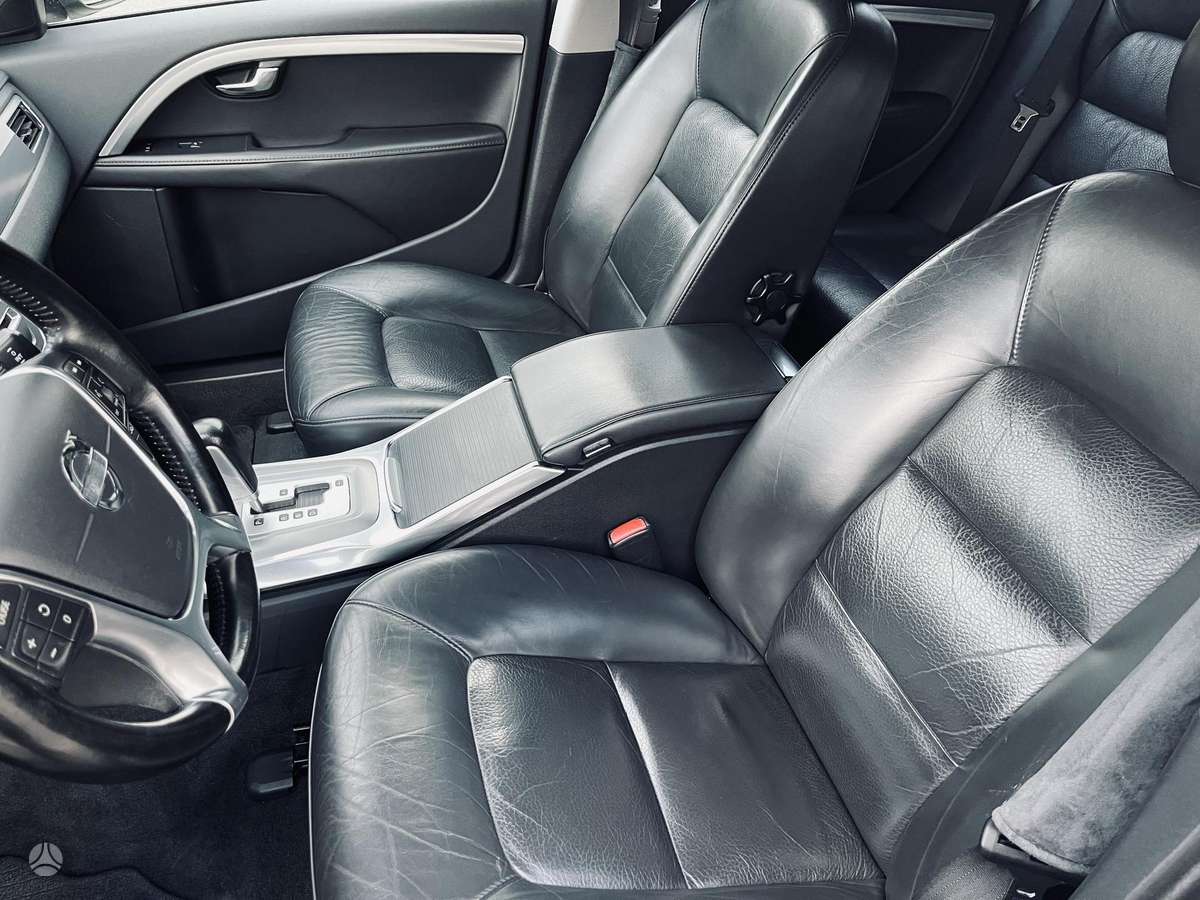 Volvo V70 2012 — photo 18