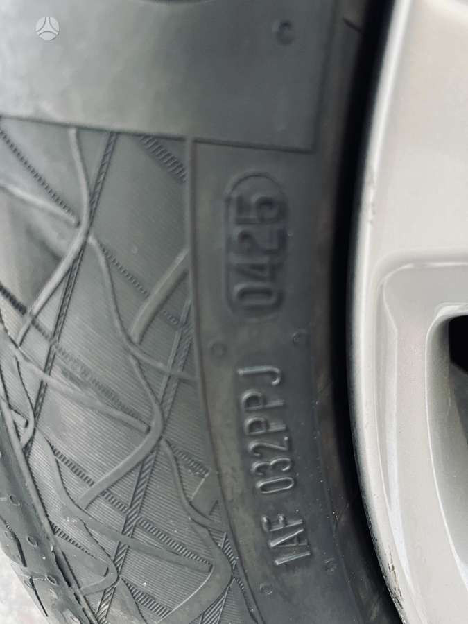Volvo V70 2012 — photo 22