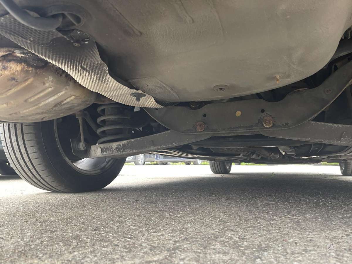 Volvo V70 2012 — photo 32