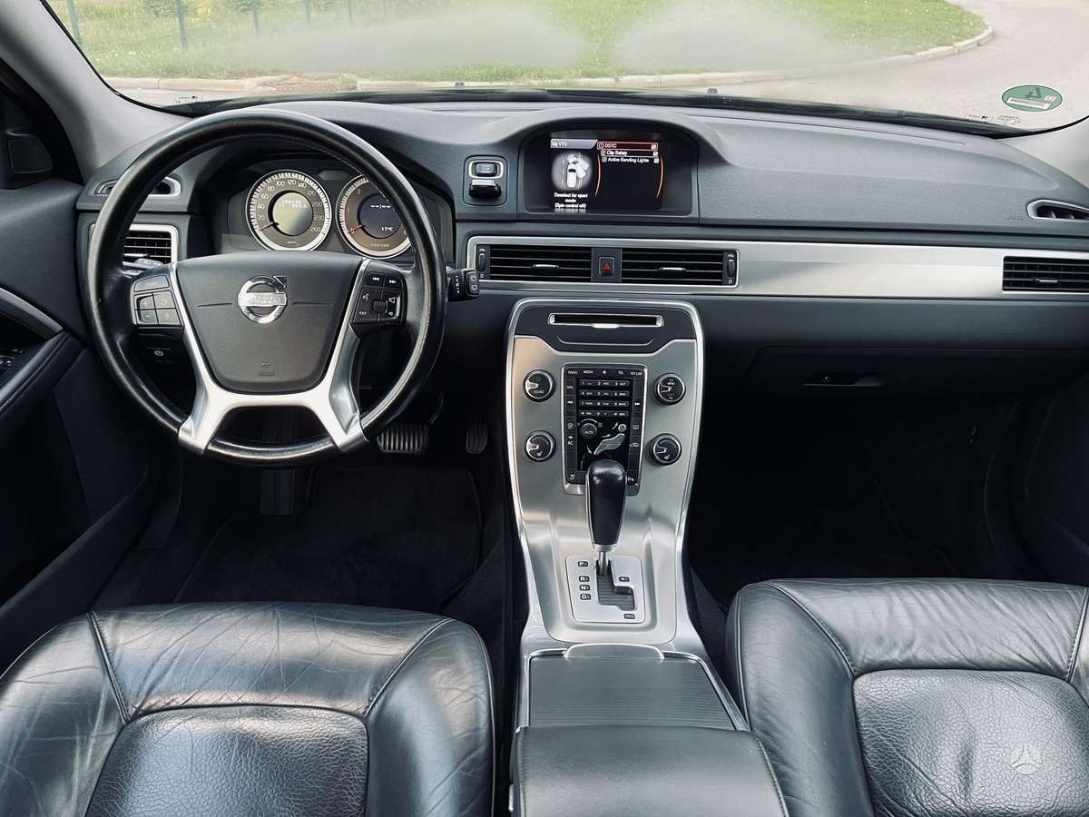 Volvo V70 2012 — photo 9