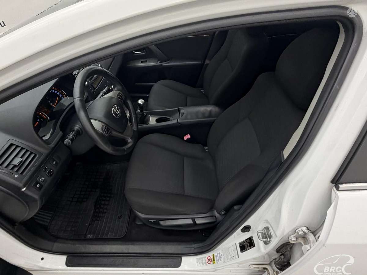 Toyota Avensis 2010 — фото 21