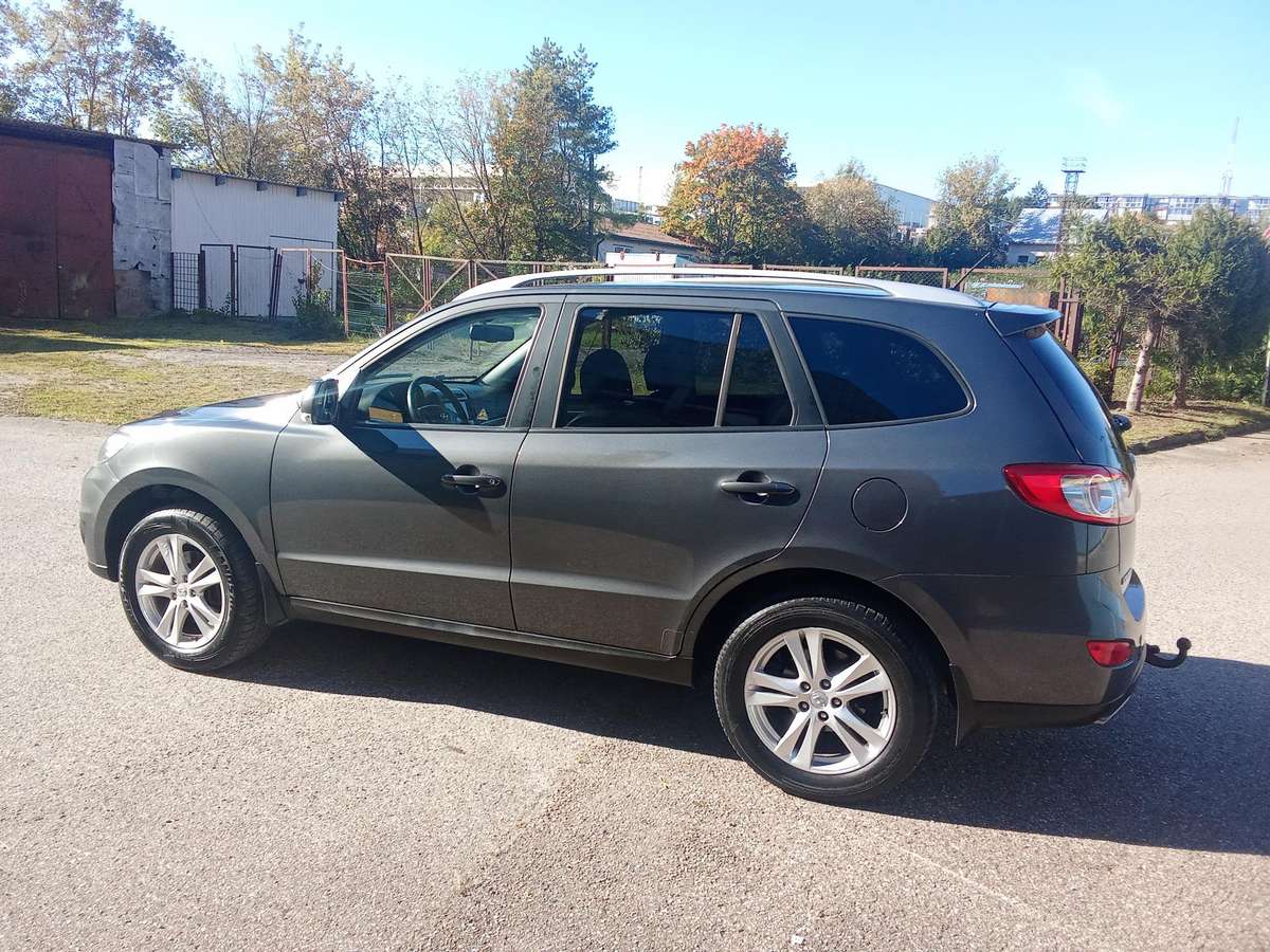 Hyundai Santa 2011 — вигляд ззаду