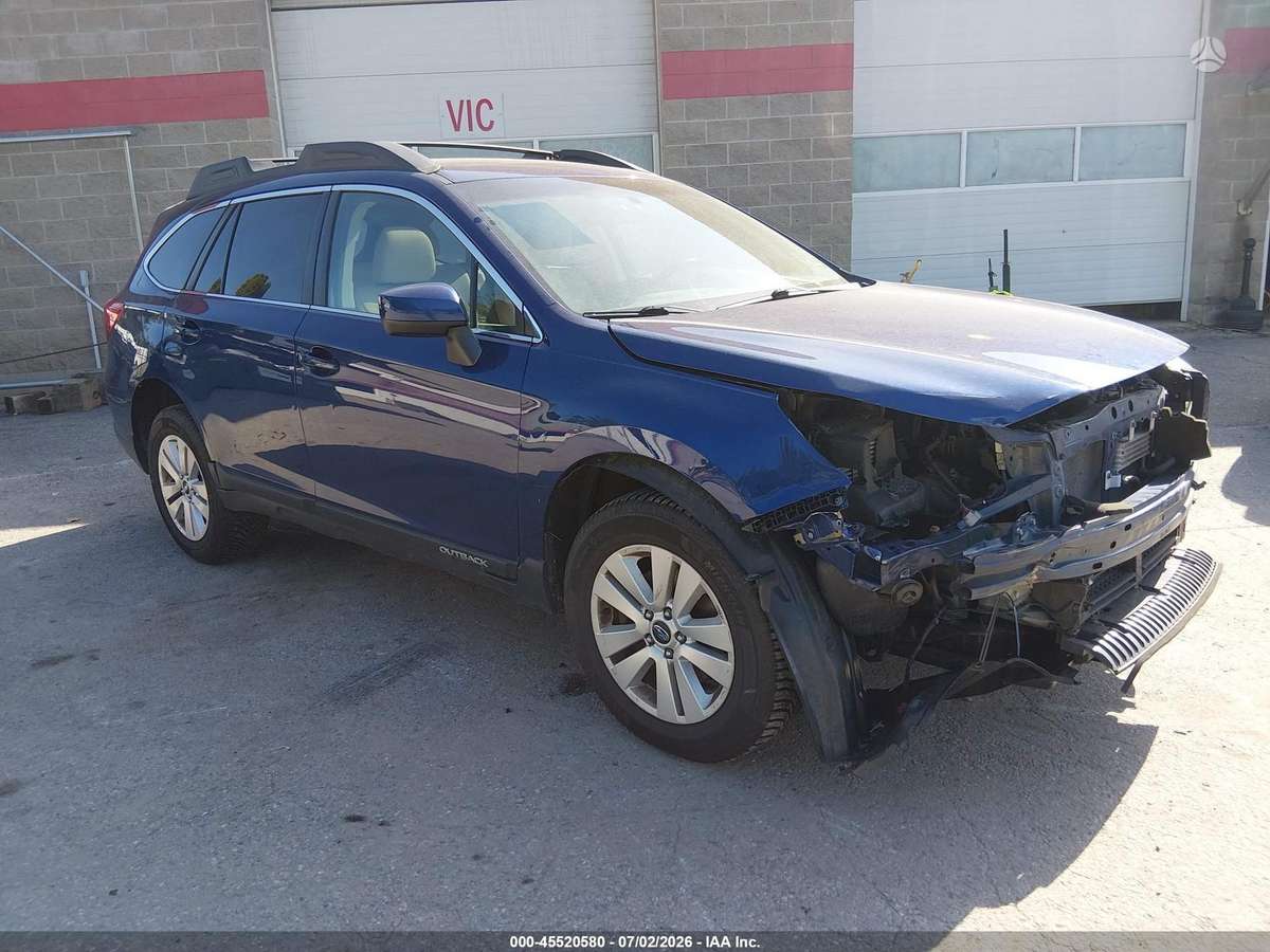 Subaru Outback 2015 — rear view