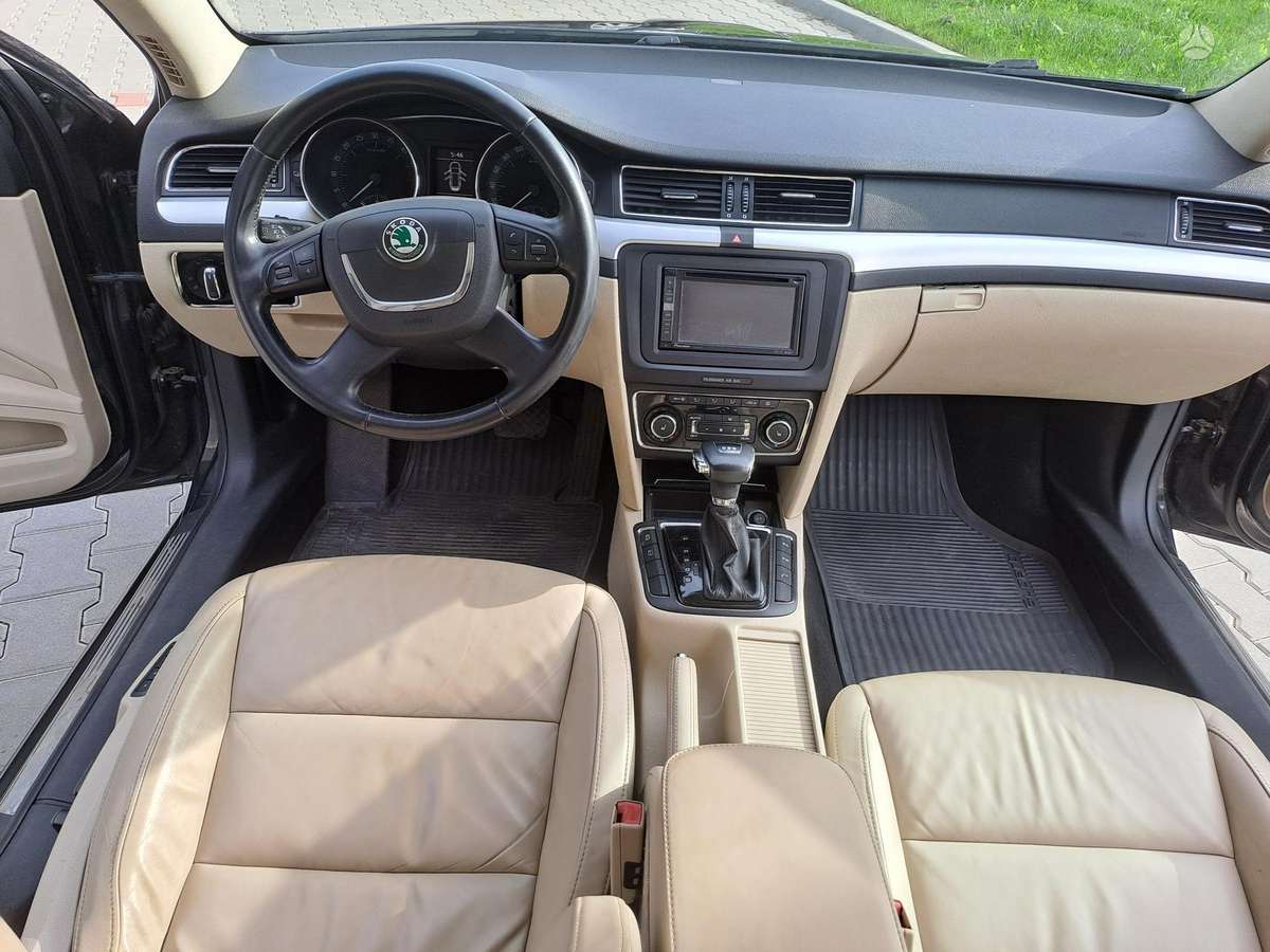 Skoda Superb 2010 — photo 12