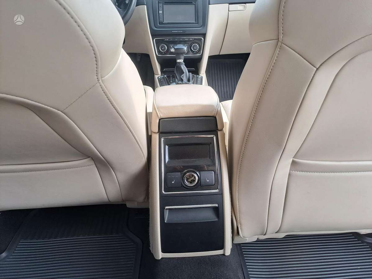 Skoda Superb 2010 — photo 16