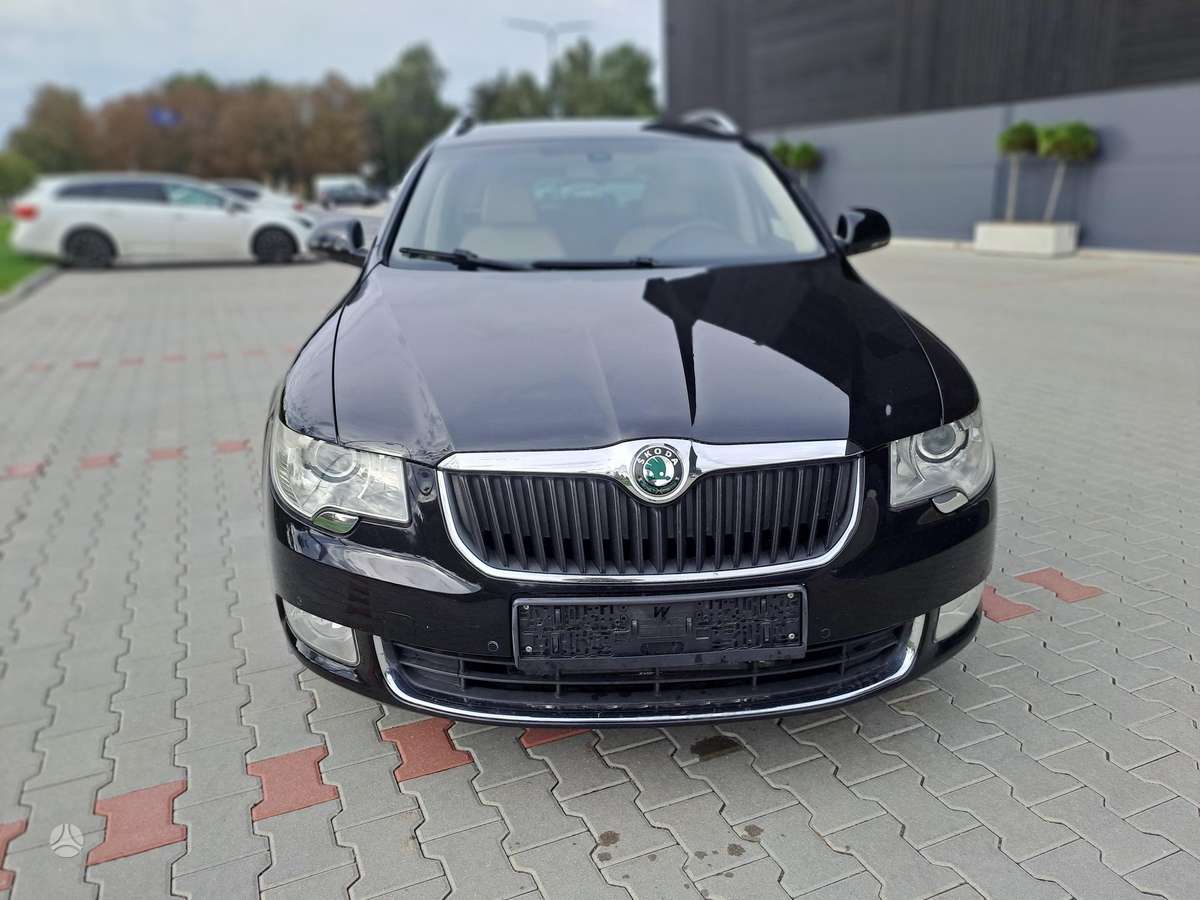 Skoda Superb 2010 — rear view