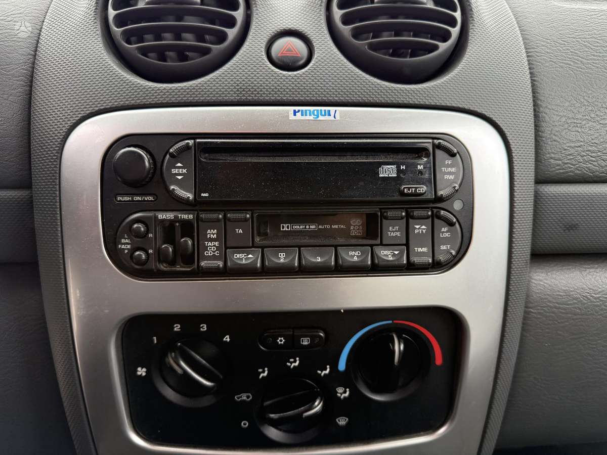 Jeep Cherokee 2005 — фото 12