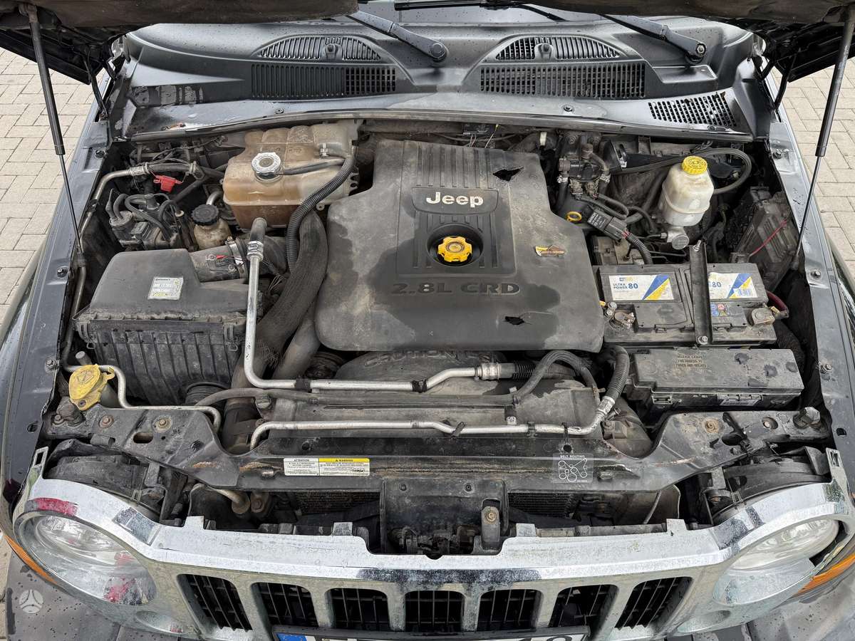 Jeep Cherokee 2005 — фото 16
