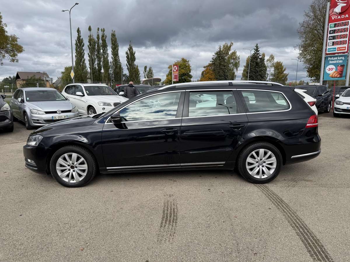 Volkswagen Passat 2012 — салон
