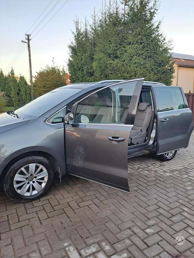 Volkswagen Sharan 2011 — photo 6