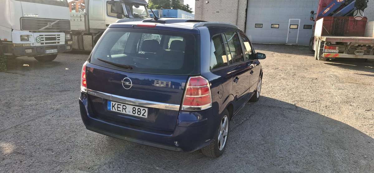 Opel Zafira 2005 — interior