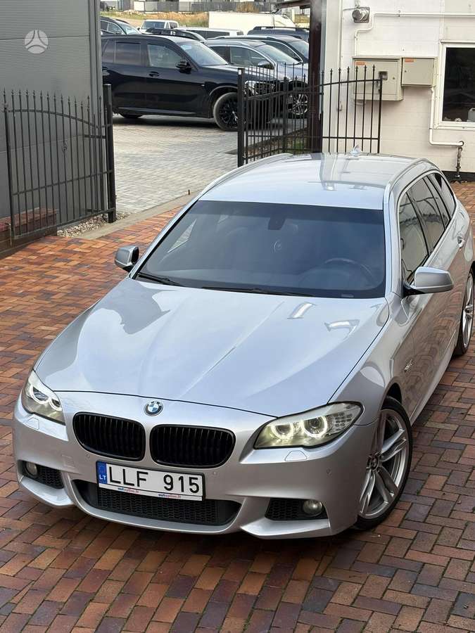 BMW 525 2011 — вигляд ззаду