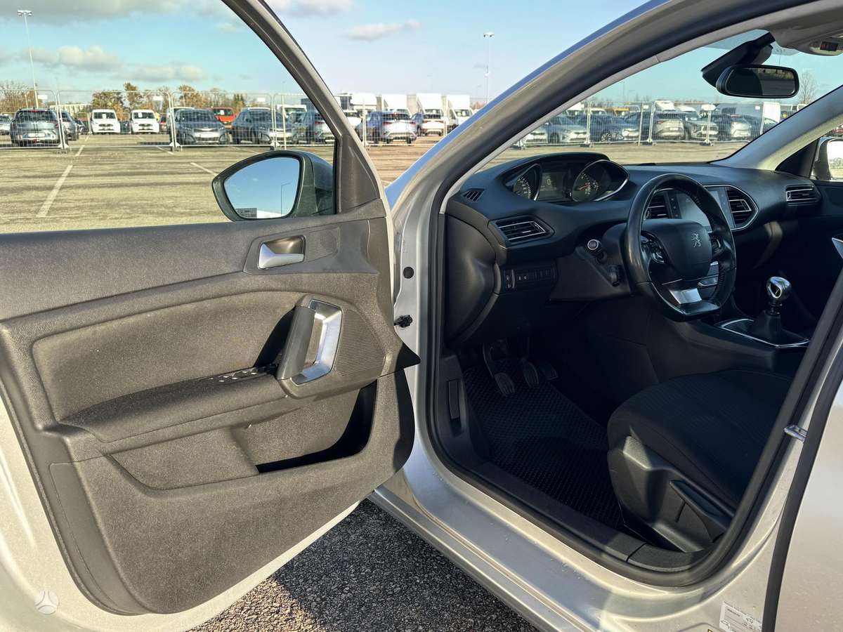Peugeot 308 2014 — photo 11