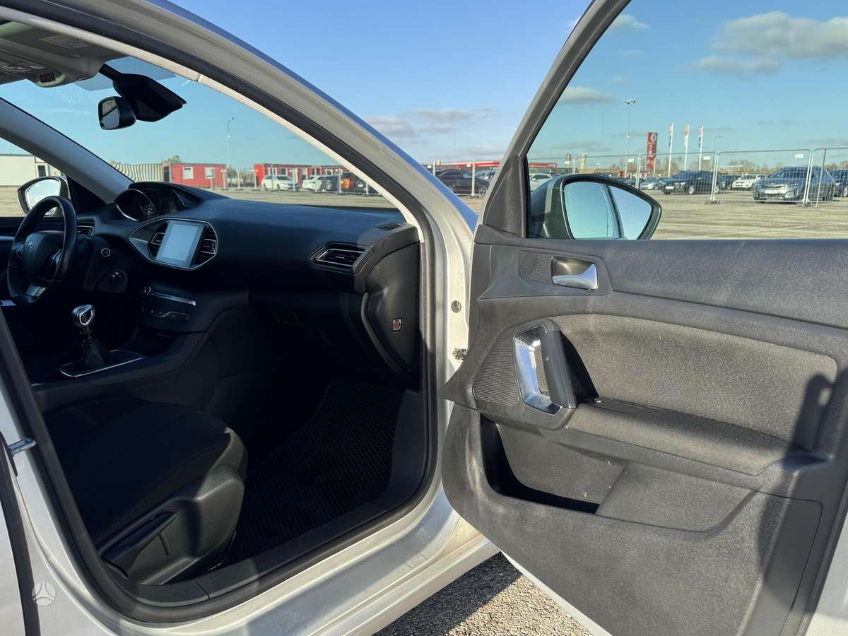 Peugeot 308 2014 — photo 15