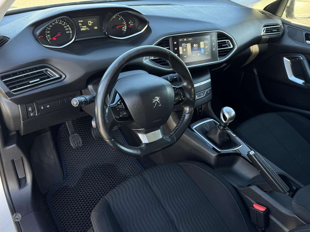 Peugeot 308 2014 — photo 17