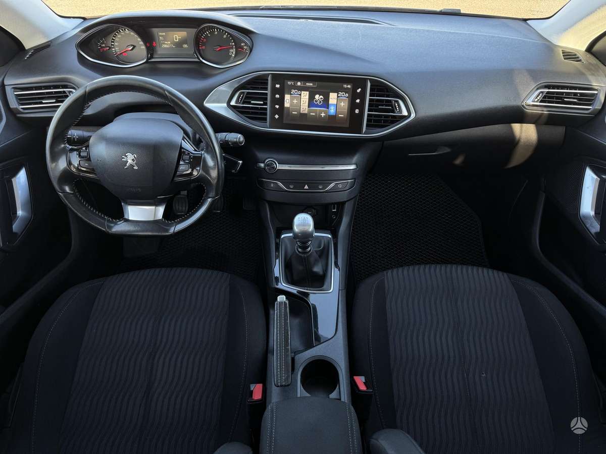 Peugeot 308 2014 — rear view