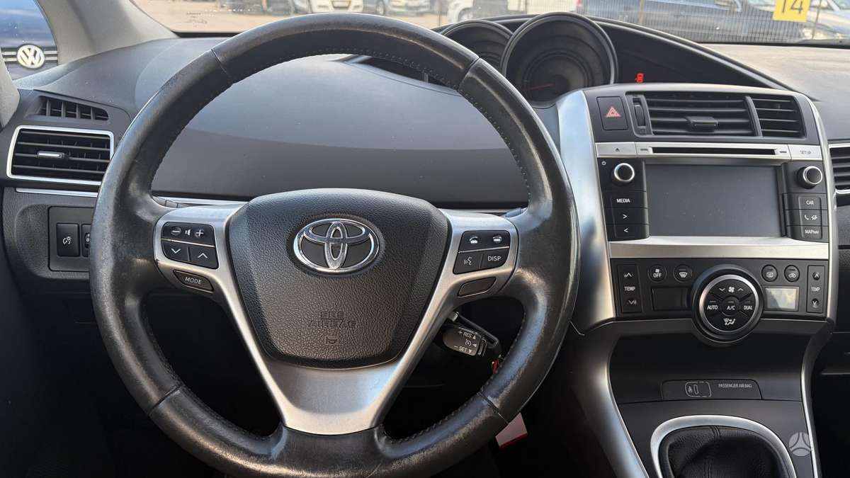 Toyota Verso 2014 — photo 17