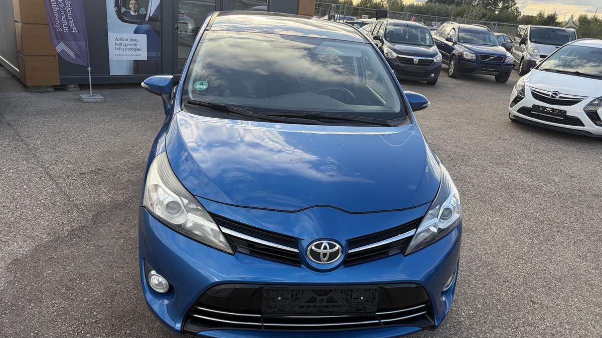 Toyota Verso 2014 — rear view