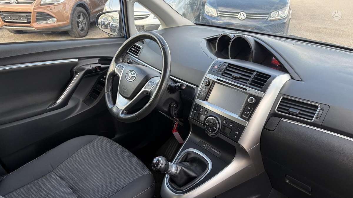 Toyota Verso 2014 — photo 25