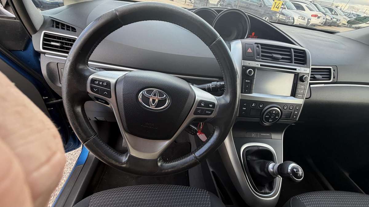 Toyota Verso 2014 — photo 36