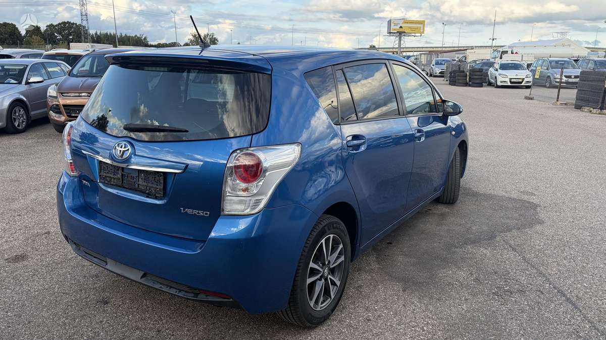 Toyota Verso 2014 — engine 1598 cm³, 111 HP (82kW)