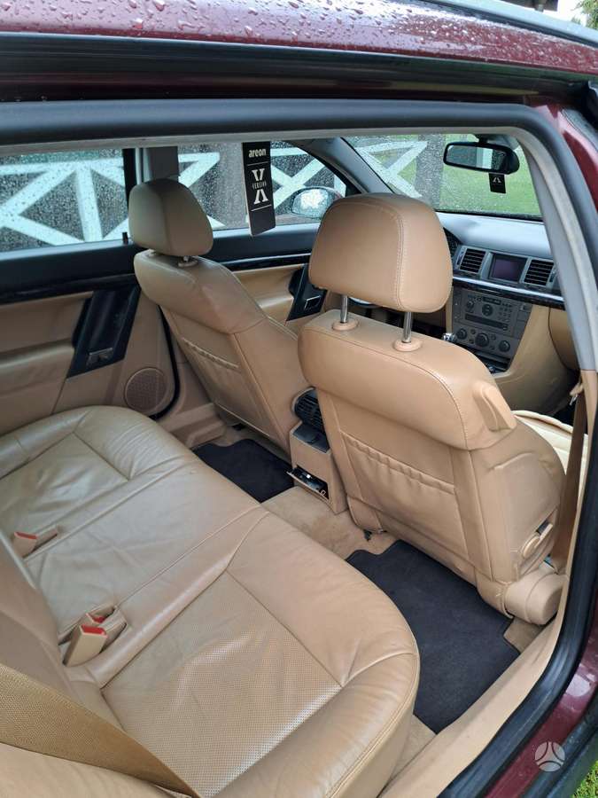 Opel Vectra 2004 — rear view