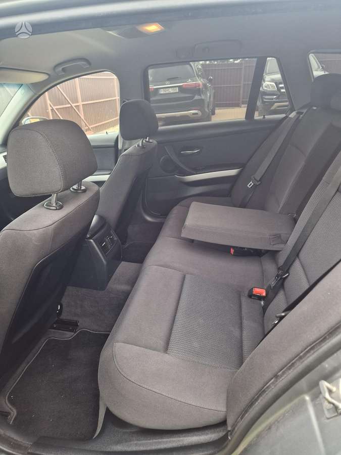 BMW 320 2010 — photo 10