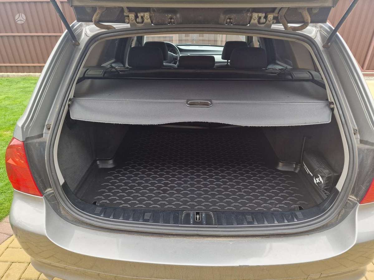 BMW 320 2010 — photo 11