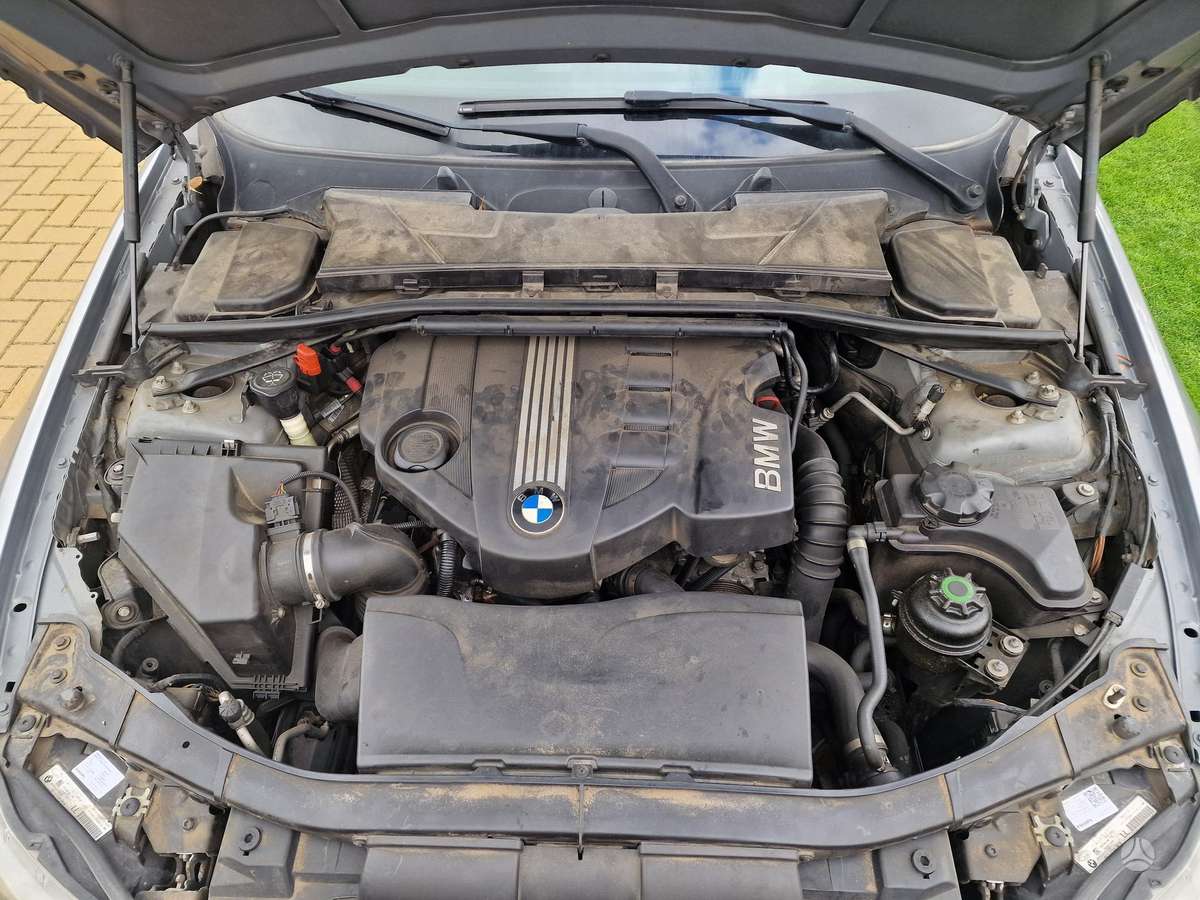 BMW 320 2010 — photo 5