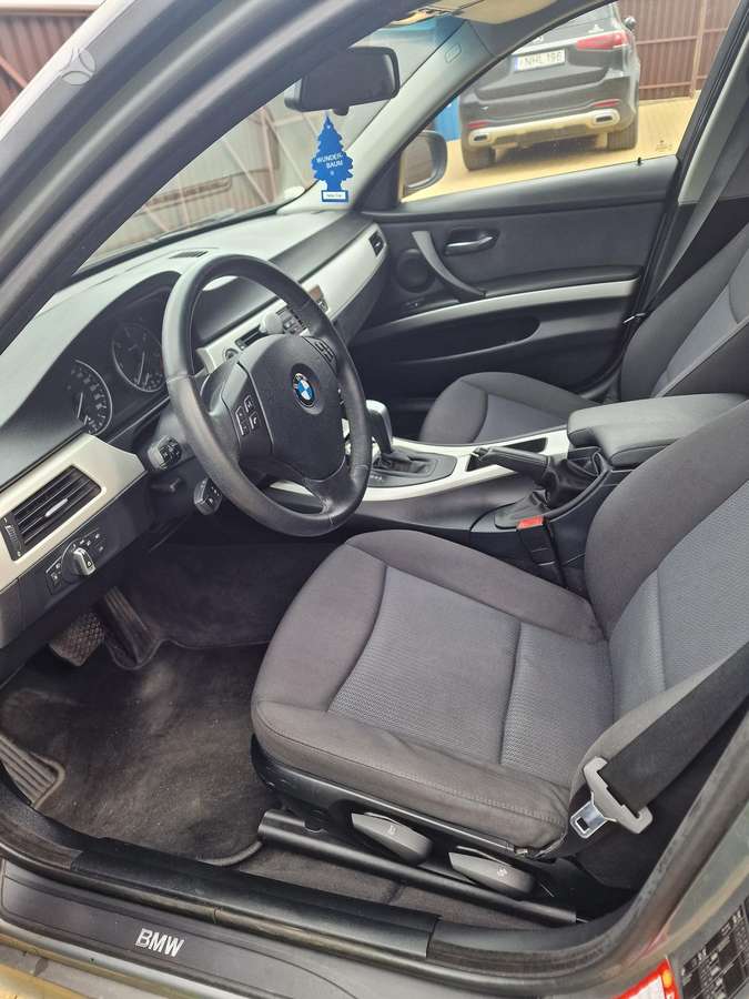 BMW 320 2010 — photo 7