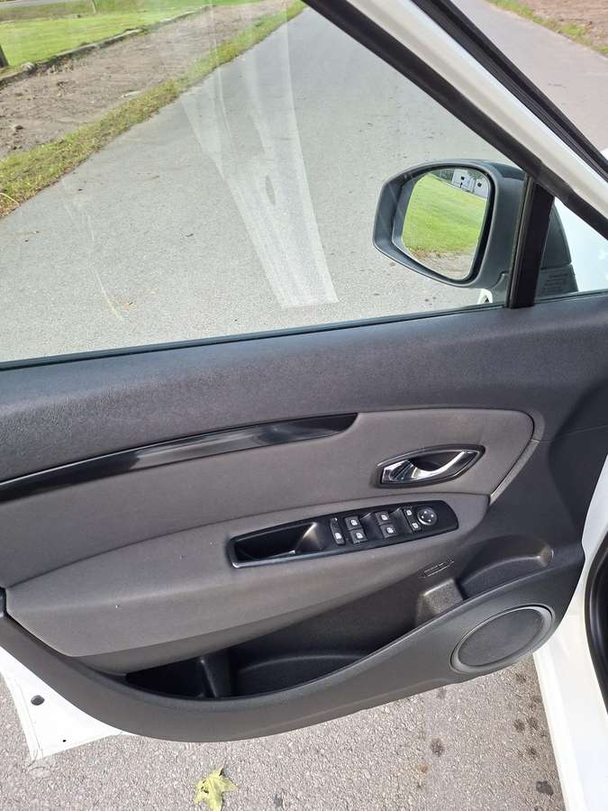 Renault Grand 2014 — photo 10