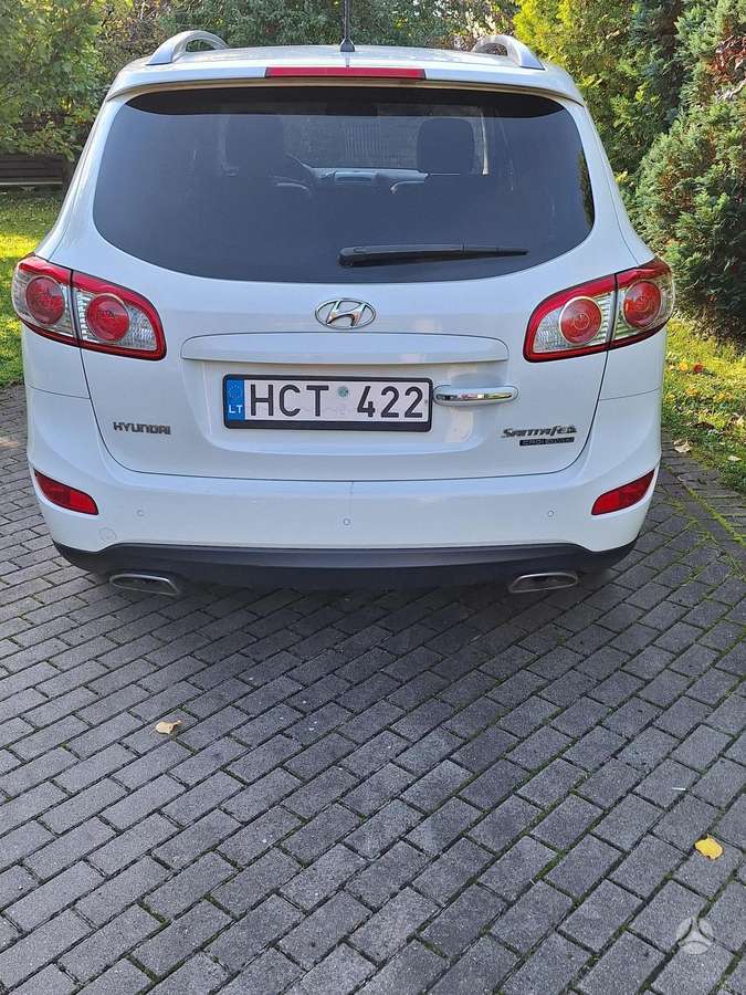 Hyundai Santa 2010 — engine 2199 cm³, 197 HP (145kW)