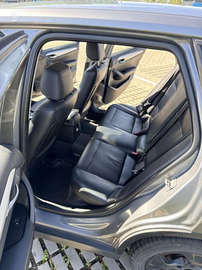 BMW X1 2011 — photo 18