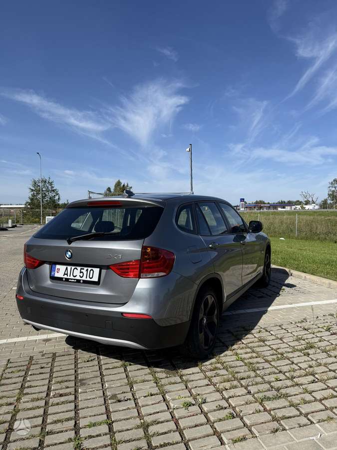 BMW X1 2011 — rear view