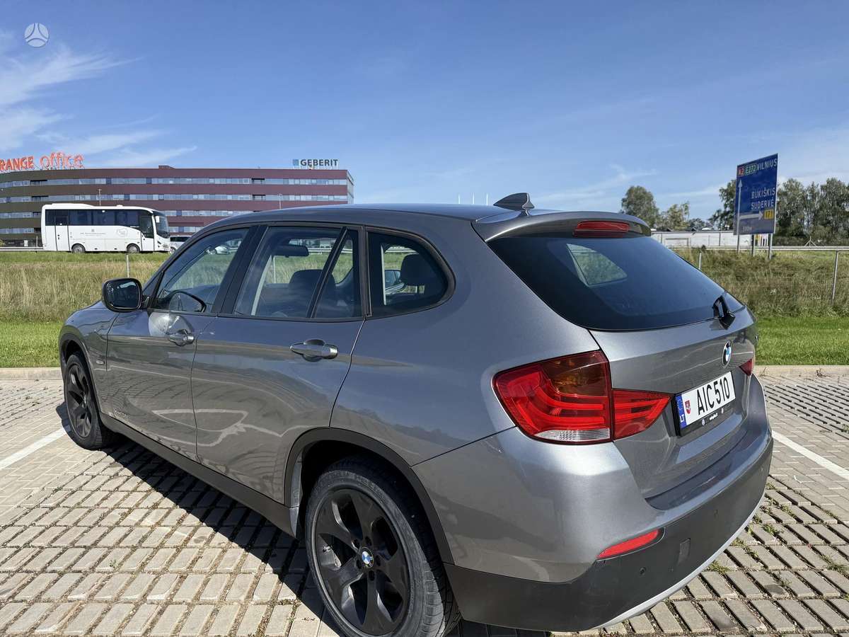 BMW X1 2011 — interior