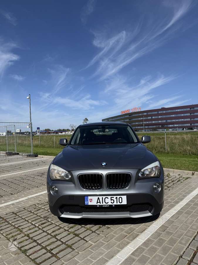 BMW X1 2011 — photo 8