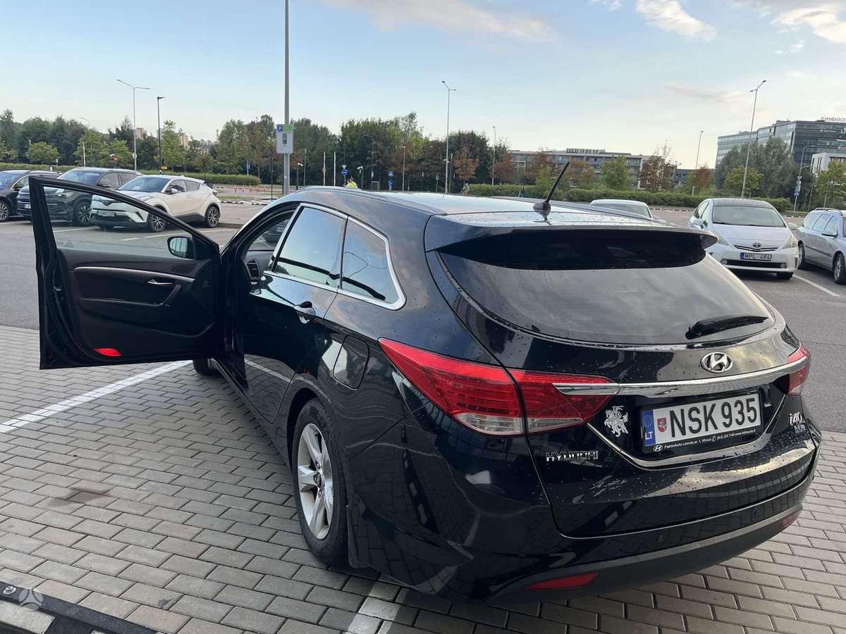 Hyundai i40 2012 — engine 1685 cm³, 116 HP (85kW)