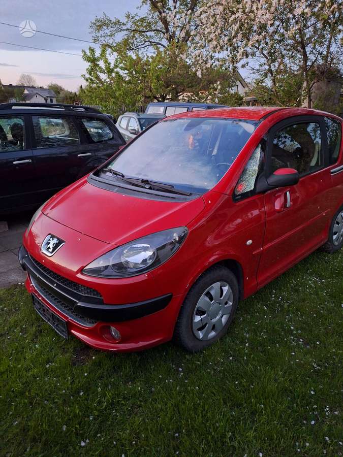 Peugeot 1007 2005 — engine 1587 cm³, 109 HP (80kW)