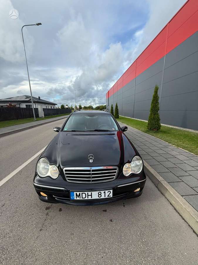 Mercedes-Benz C220, 2004