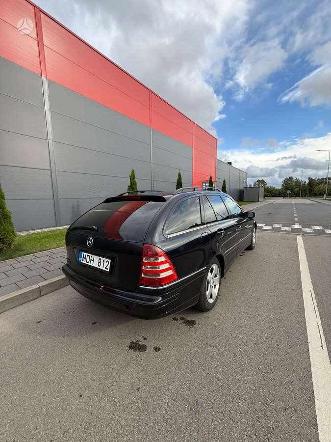 Mercedes-Benz C220 2004 — engine 2148 cm³, 150 HP (110kW)